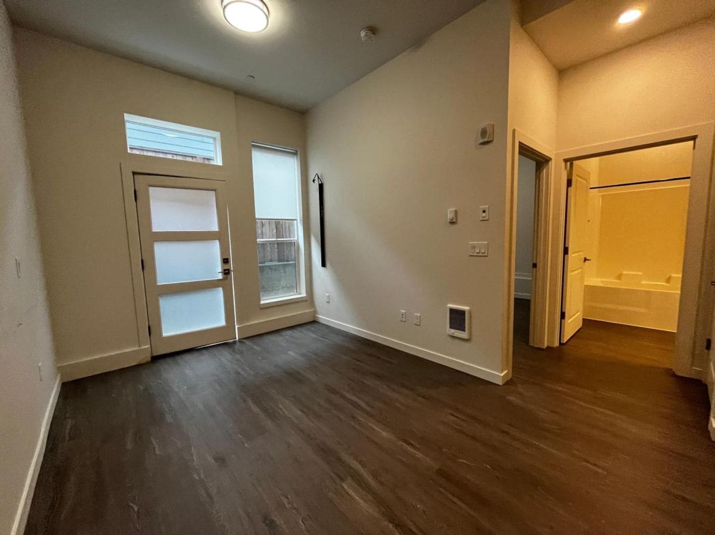 Interior Photo - MF 16 - N. Sumner