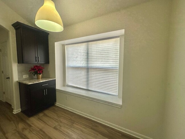 Building Photo - AVAILABLE NOW!!!! NEW-MANAGEMENT