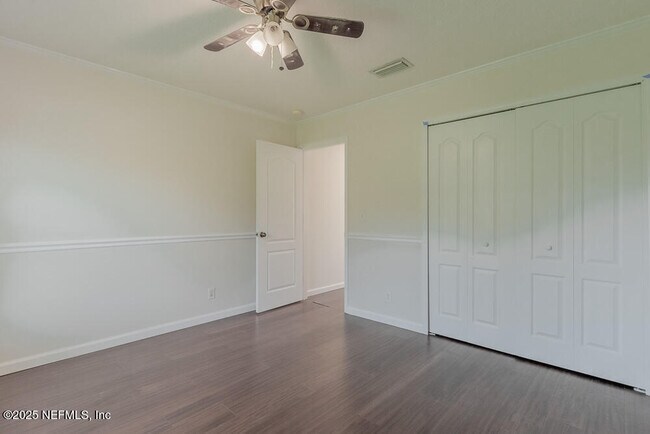 Building Photo - 12080 Scarsdale Dr