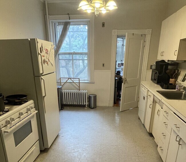 Building Photo - BU 4-bed Brookline