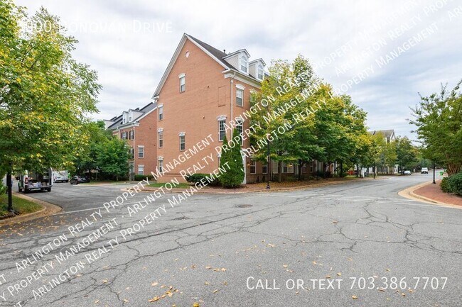 Building Photo - 5000 Donovan Dr