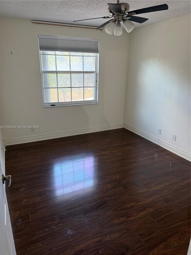 Building Photo - 1552 NW 135th Ave