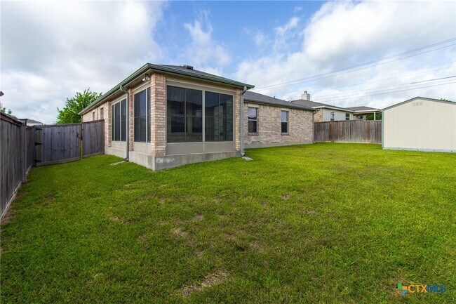 Building Photo - 2203 Love Rd