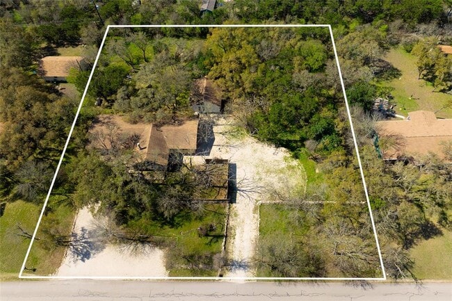 Building Photo - 305 Reimer Ave