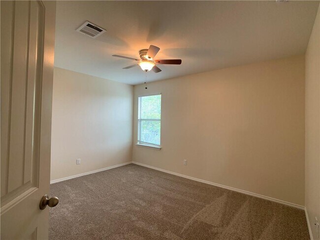 Building Photo - 133 Gina Dr