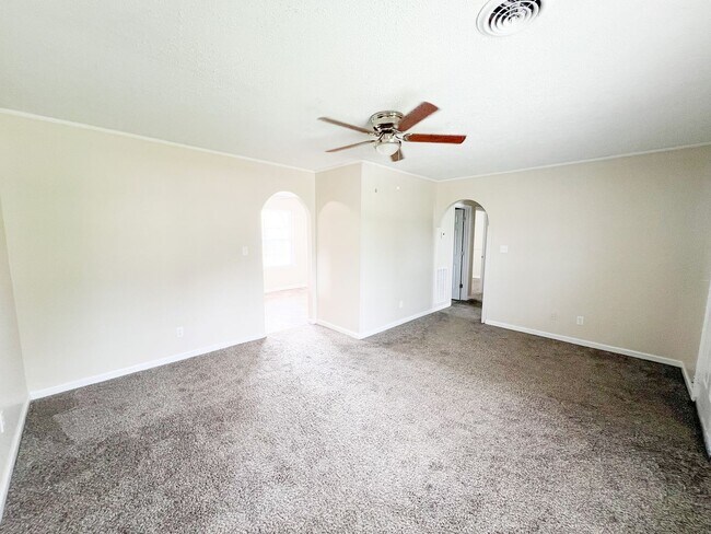 Building Photo - 3 Bedroom 1 Bathroom Home!