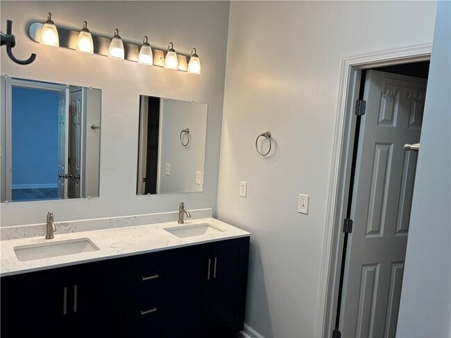 Building Photo - 121 Riverwatch Ct