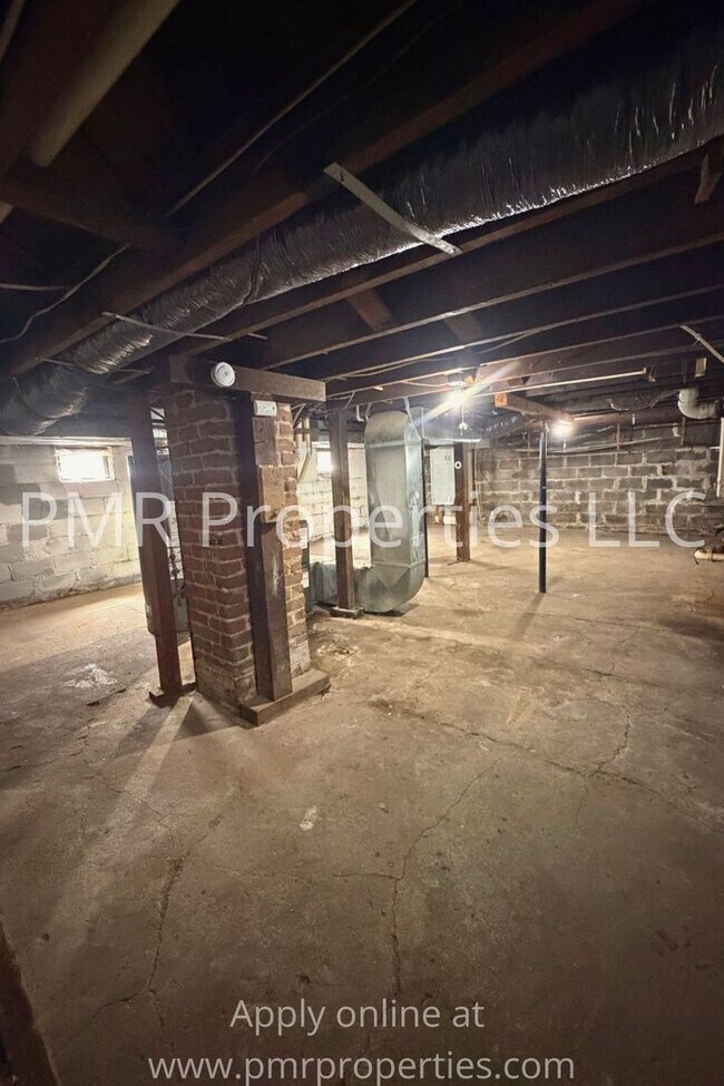 Building Photo - 2Bedrooms / 1 Bathroom House
