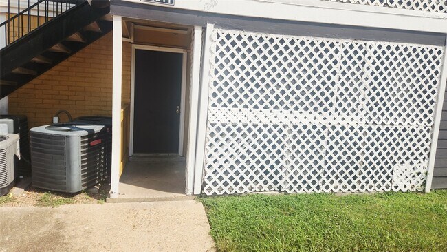 Building Photo - 12511 Ashford Meadow Dr
