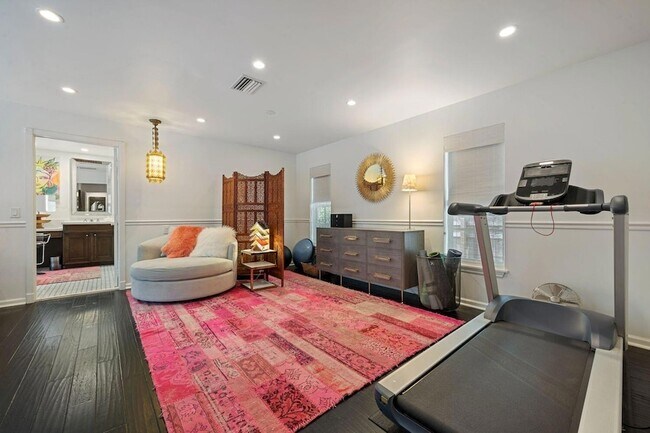 Building Photo - 302 NW 16th St