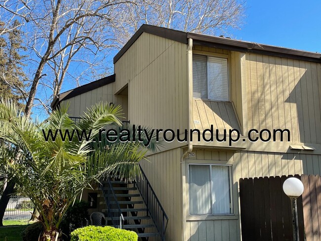 Building Photo - Newly remodeled two bedroom one bath condo...