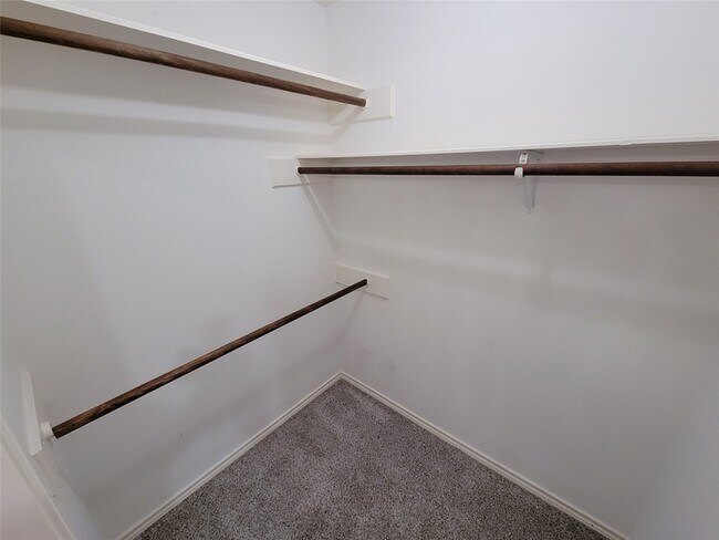 Building Photo - 6606 Brittany Park Ln