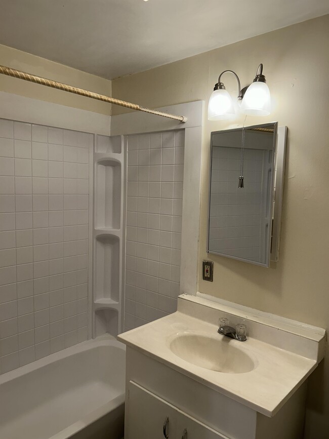 Building Photo - 517 Dawn Dr