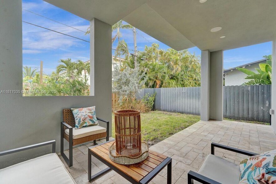 Building Photo - 1101 NE 16th Ter