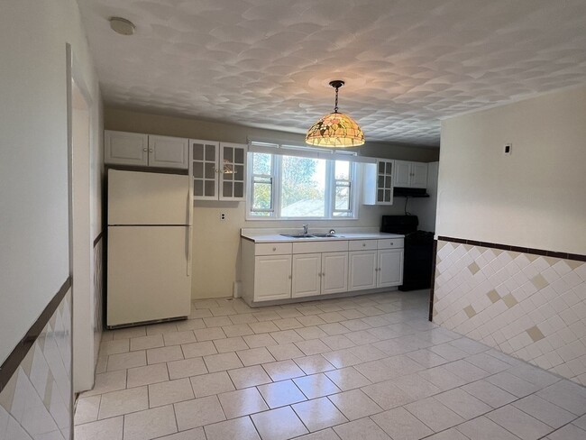 Building Photo - 18 Woolson St