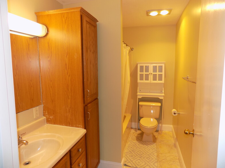 Master Bathroom - 200 Cove Way