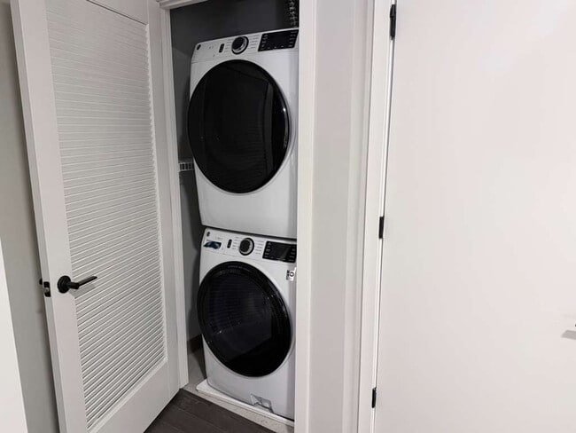 Building Photo - 1122 N Hudson St