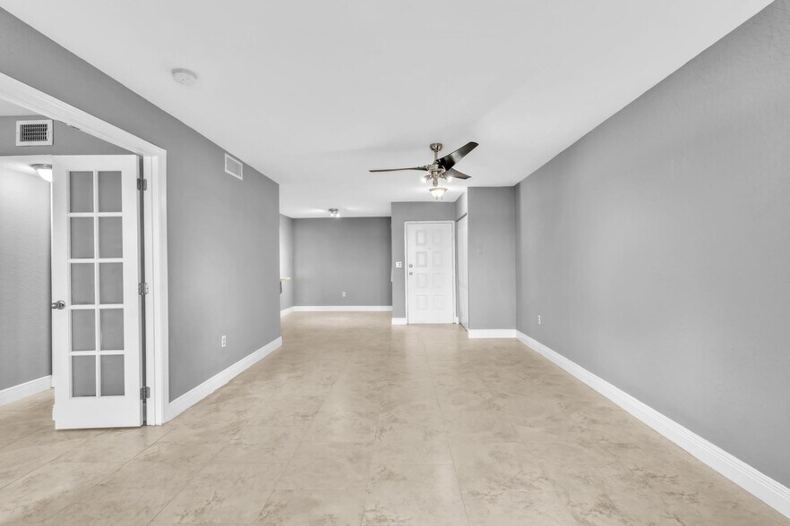 Building Photo - 2811 N Oakland Forest Dr