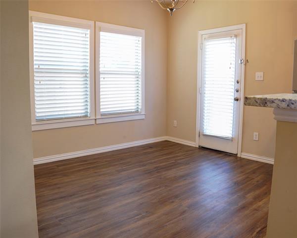 Building Photo - 4920-4922 Villas Dr