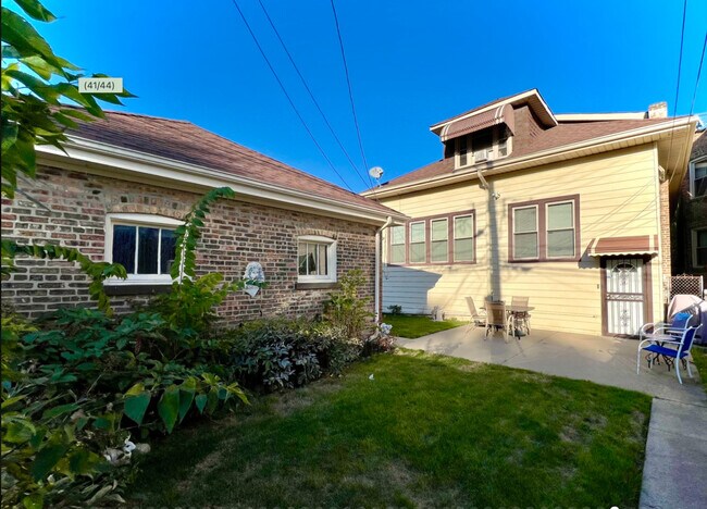 Building Photo - 1100 S Monitor Ave