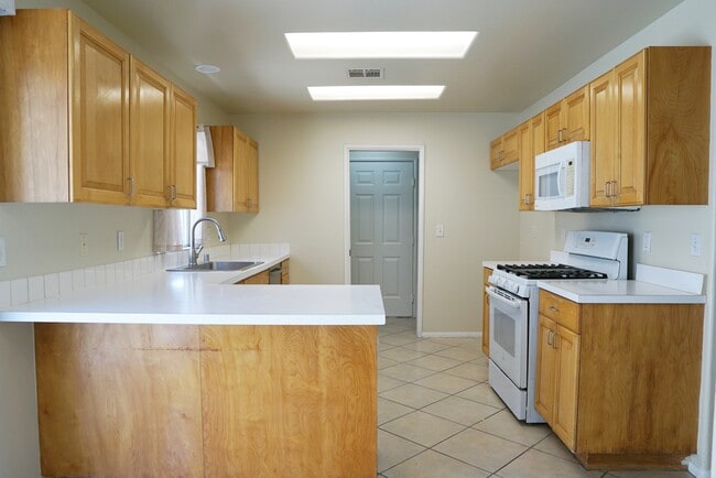 Building Photo - 52205 Avenida Velasco