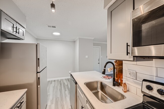 A3 Renovated - 1 Bed 1 Bath - Rise Bedford Lake