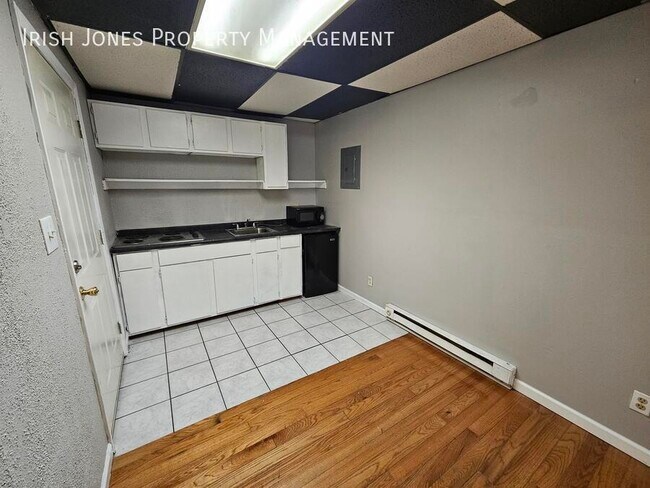 Building Photo - 1817 Pine-Apt 3