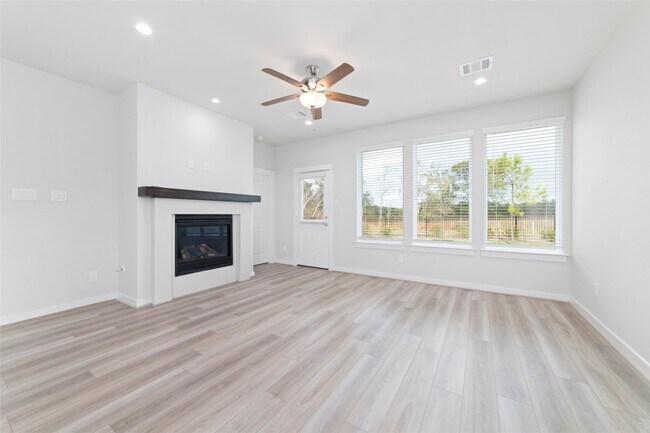 Building Photo - 32906 School Hl Rd