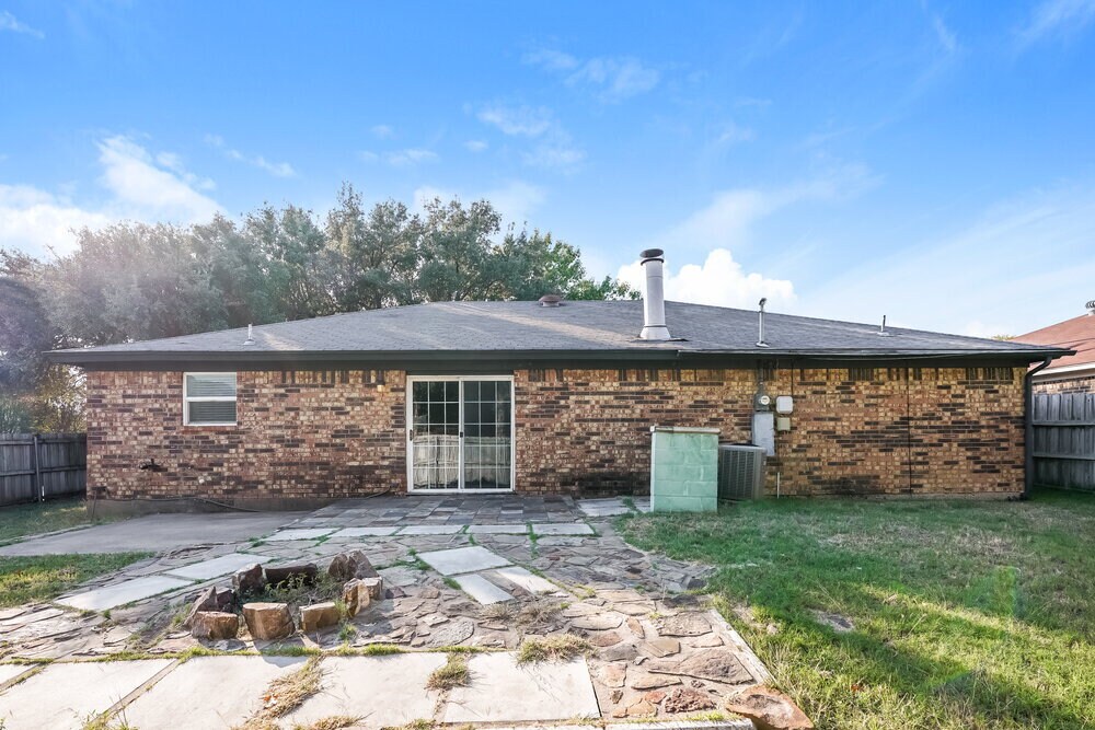 Building Photo - 6419 Twin Spruce Ct