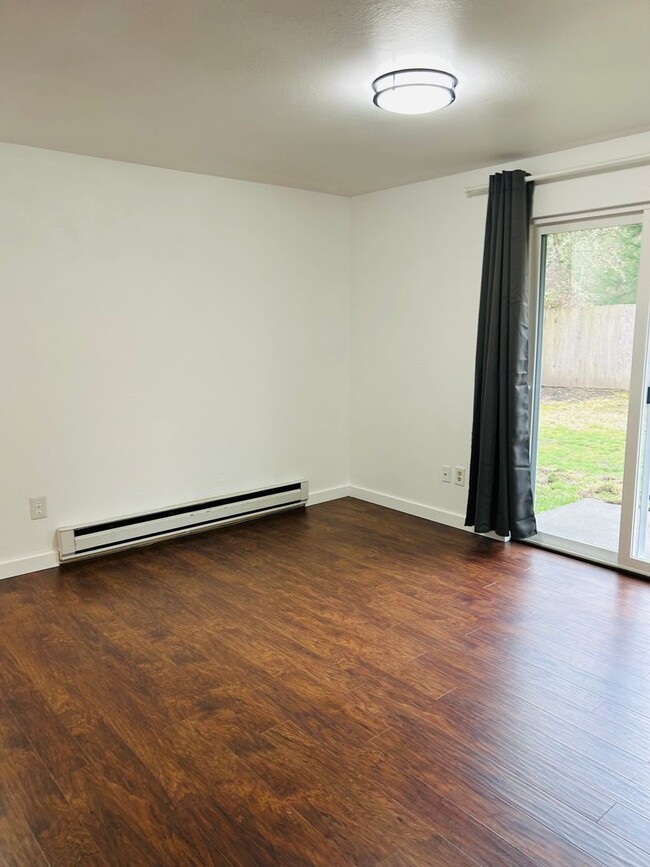 Building Photo - Education Hill Updated 3 Bedroom 1.75 Bath...