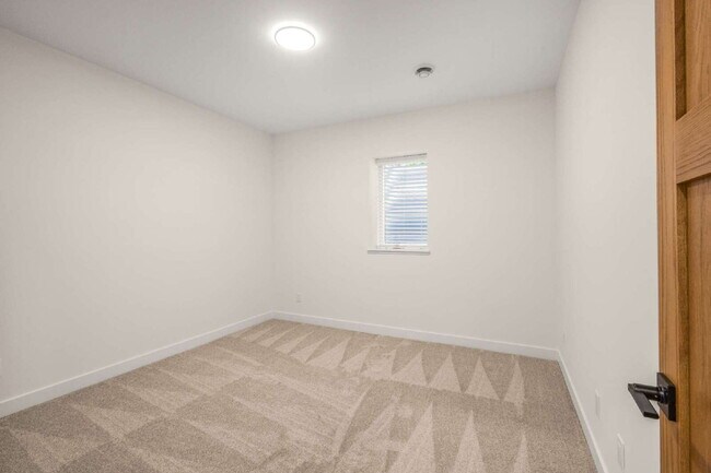 Building Photo - Stunning New Construction in the Heart of Uptown