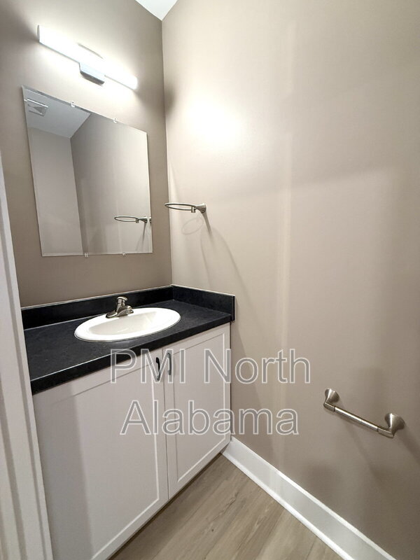 Building Photo - 401 Morring Rd