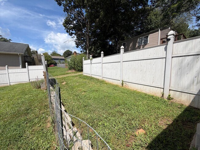 Building Photo - 33 Huffman Rd