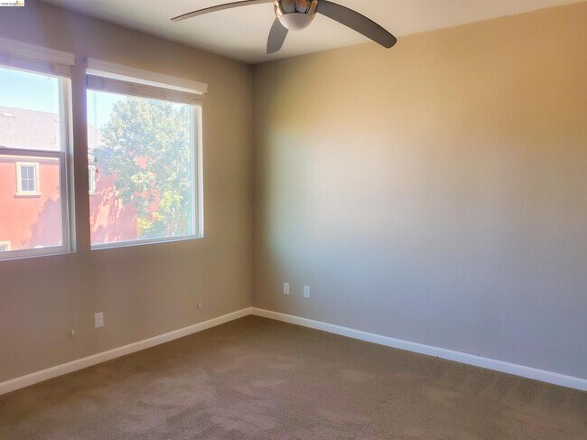 Building Photo - 859 Graphite Ln