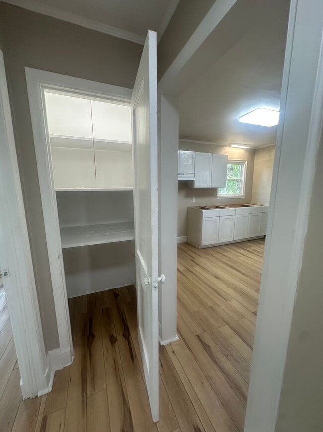 Building Photo - 2 Bed/1 Bath House