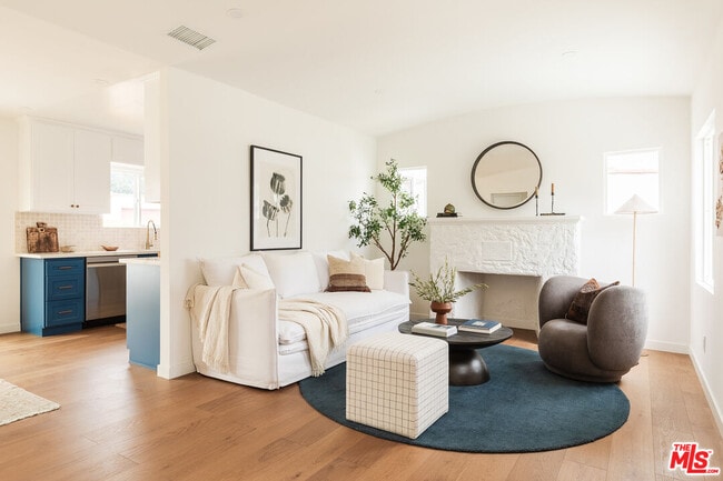 Building Photo - 784 Elmira St