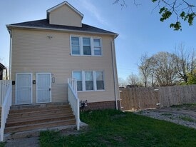 Building Photo - 15860 Linwood St