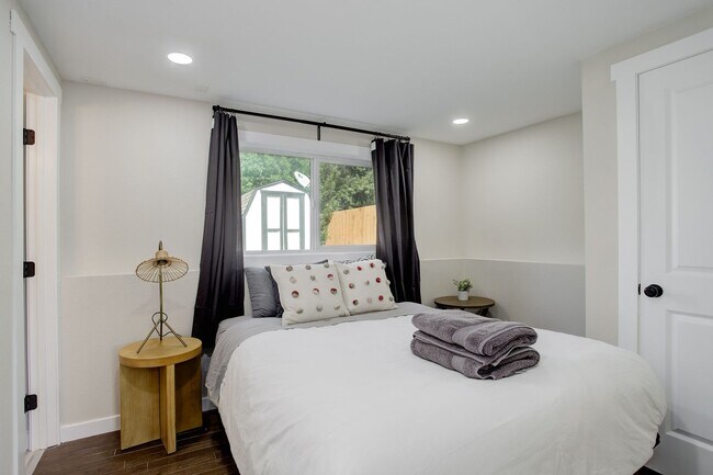 Building Photo - Enjoy Life in the Heart of Arvada!!!