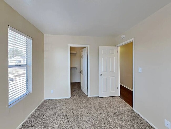 Building Photo - 13405 Bixler Ave
