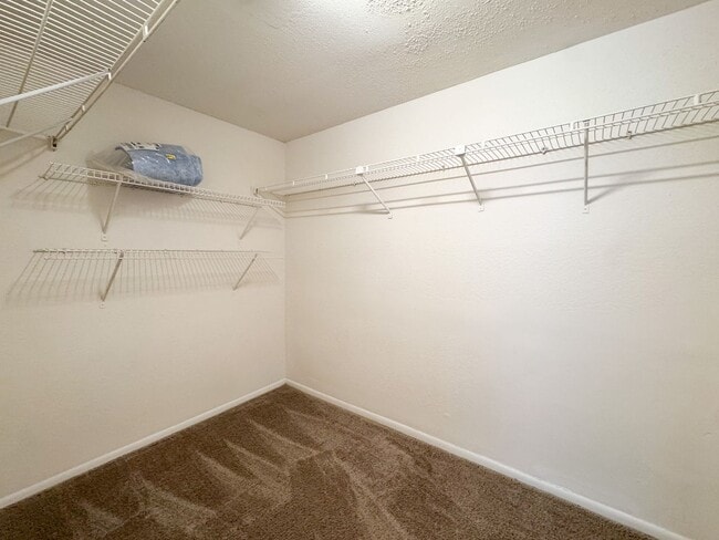 Building Photo - Manors of Bryn Mawr 2 Bed 2 Bath Condo AVAILABLE NOW!