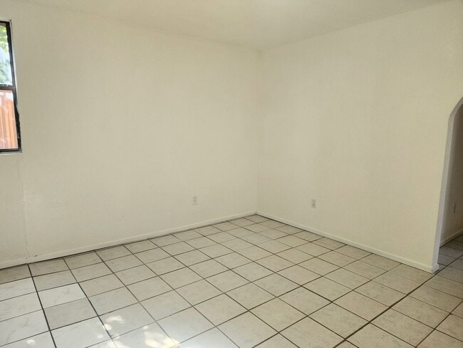 Building Photo - 905/907 N Ave K - duplex