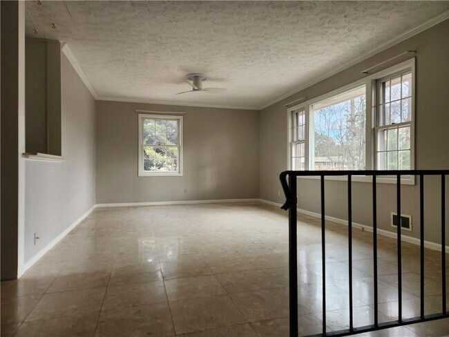 Building Photo - 3490 Pine Hill Dr