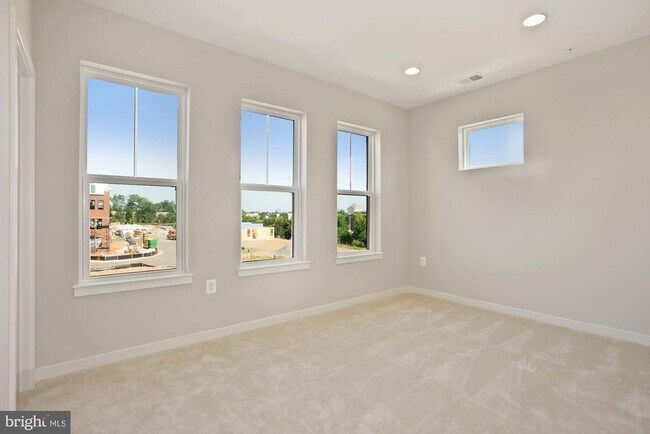 Building Photo - 22958 Clarence Walk Ter