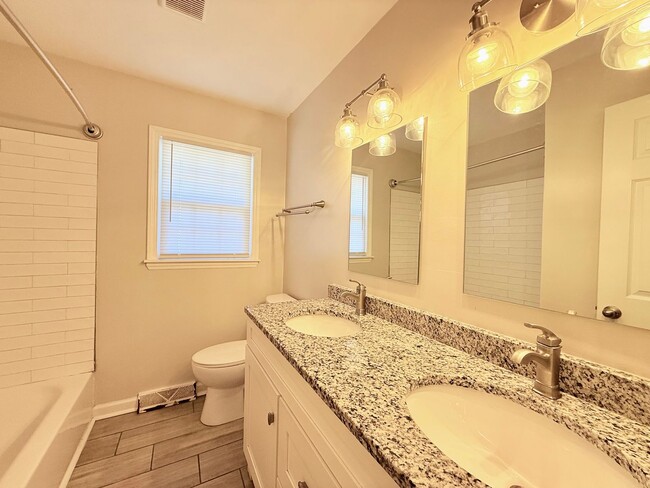 Building Photo - 4033 Fieldcrest Rd