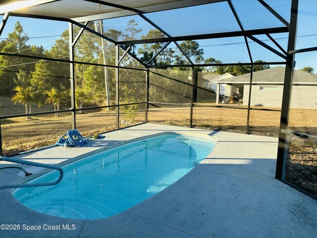 Building Photo - 487 Dadeville St SE