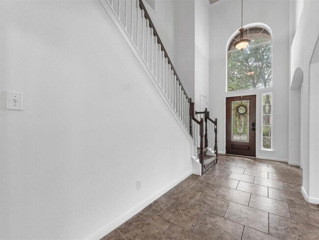Building Photo - 25553 Oakhurst Forest Dr