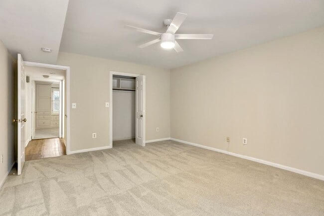 Building Photo - 2 Bed 2 Bath - Bethesda Condo - Large Outd...