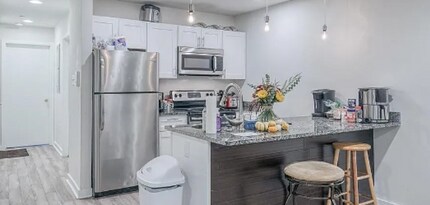 Building Photo - 1725 W Montgomery Ave