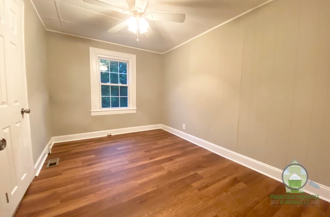 Building Photo - 415 Furman Rd