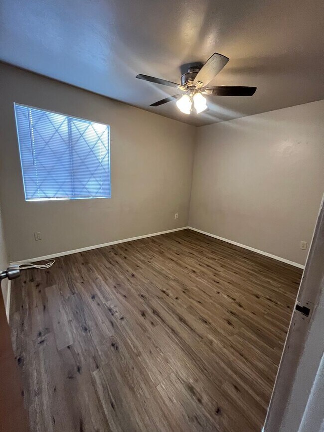 Building Photo - 3028 N Corrine Dr